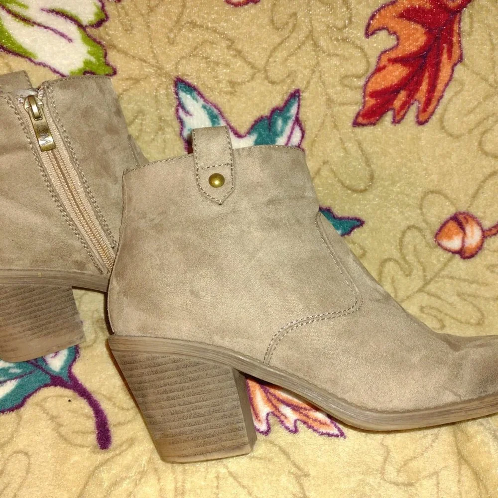 Chelsea M Brown Suede Ankle Boots